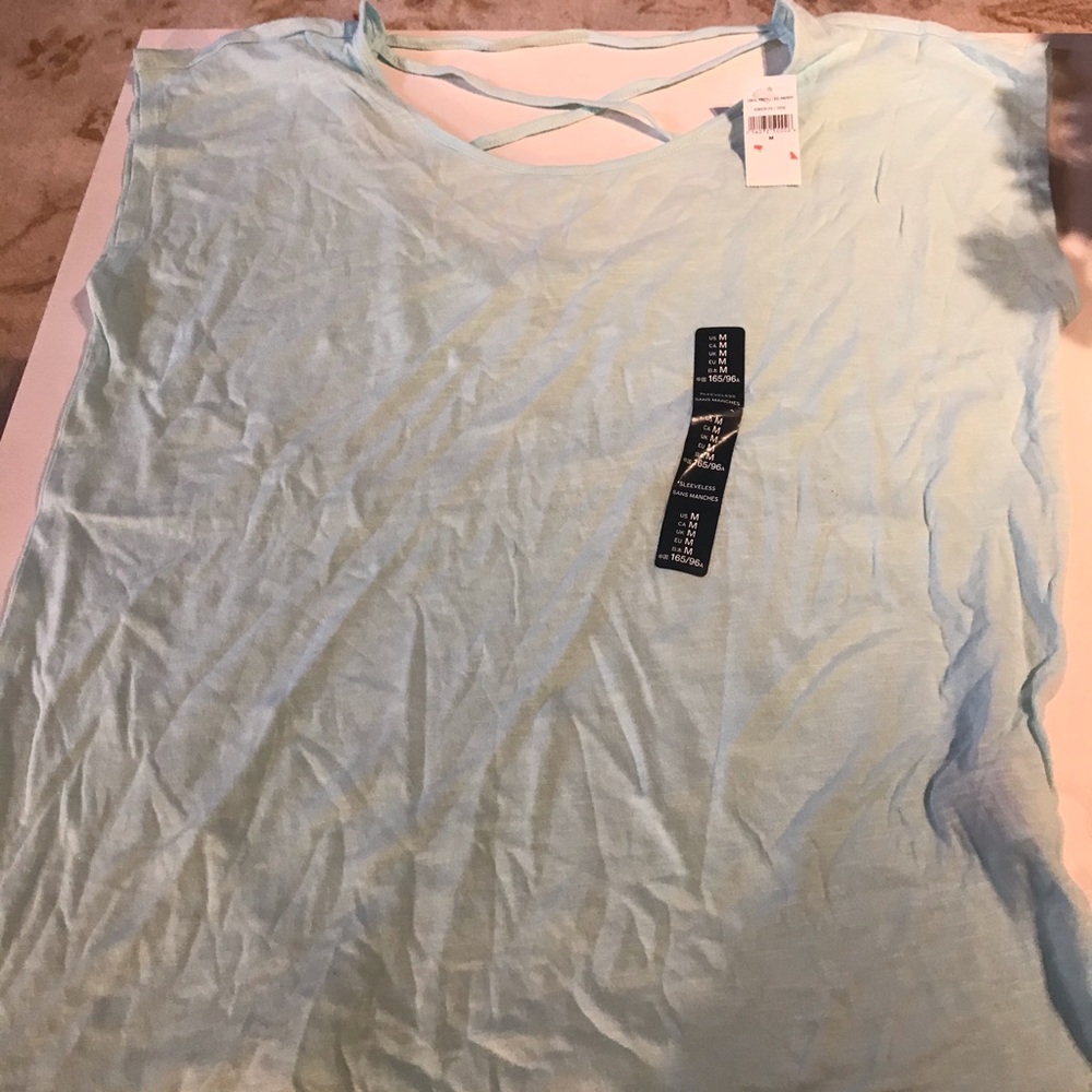 GAP new T-shirt with crosses back
